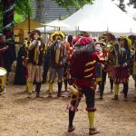 Im Schlossfestfreien Jahr ist der Fanfarenzug Neuburg – hier beim Standkonzert in Gernlinden – viel unterwegs